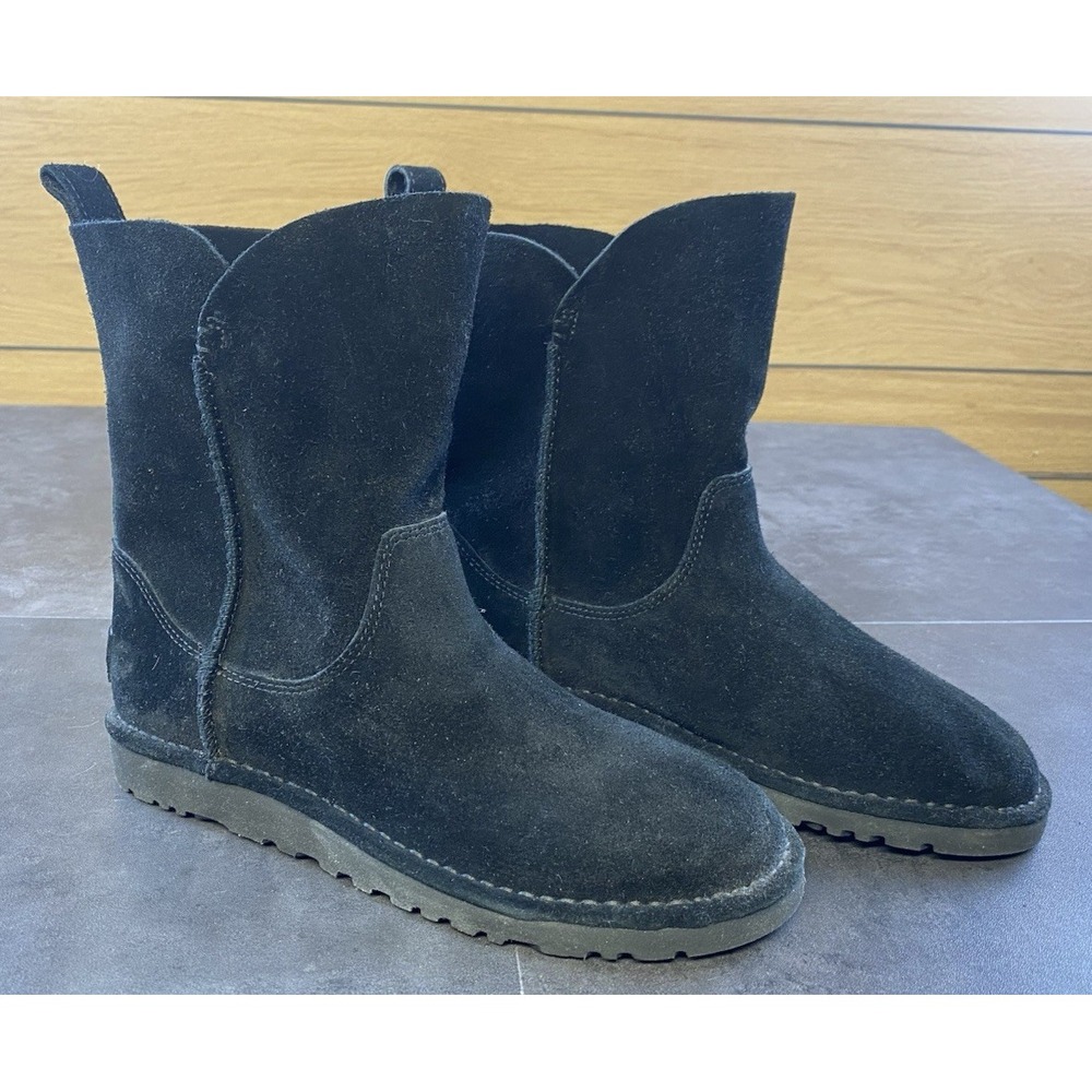 UGG Women's Alida Black Suede Short Boots Size 7-GREAT condition